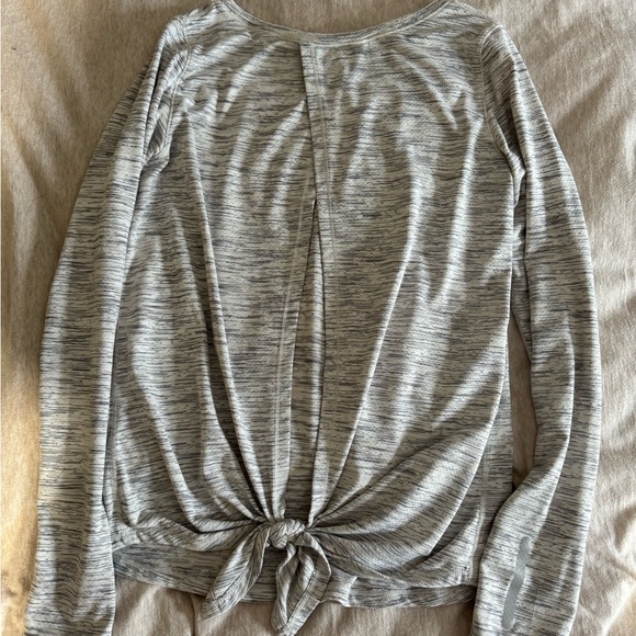 Zyia split back long sleeve shirt - Picture 2 of 3